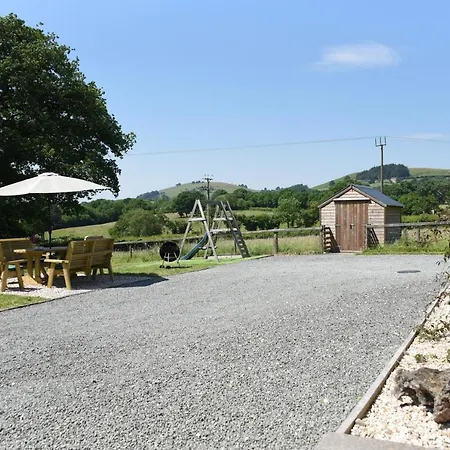 Maen Llwyd Villa Llanyre Exterior photo